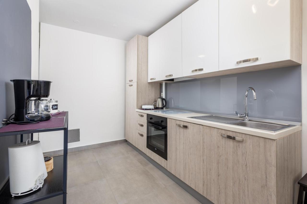 Sunny Studio Apartment With Balcony Rijeka Buitenkant foto