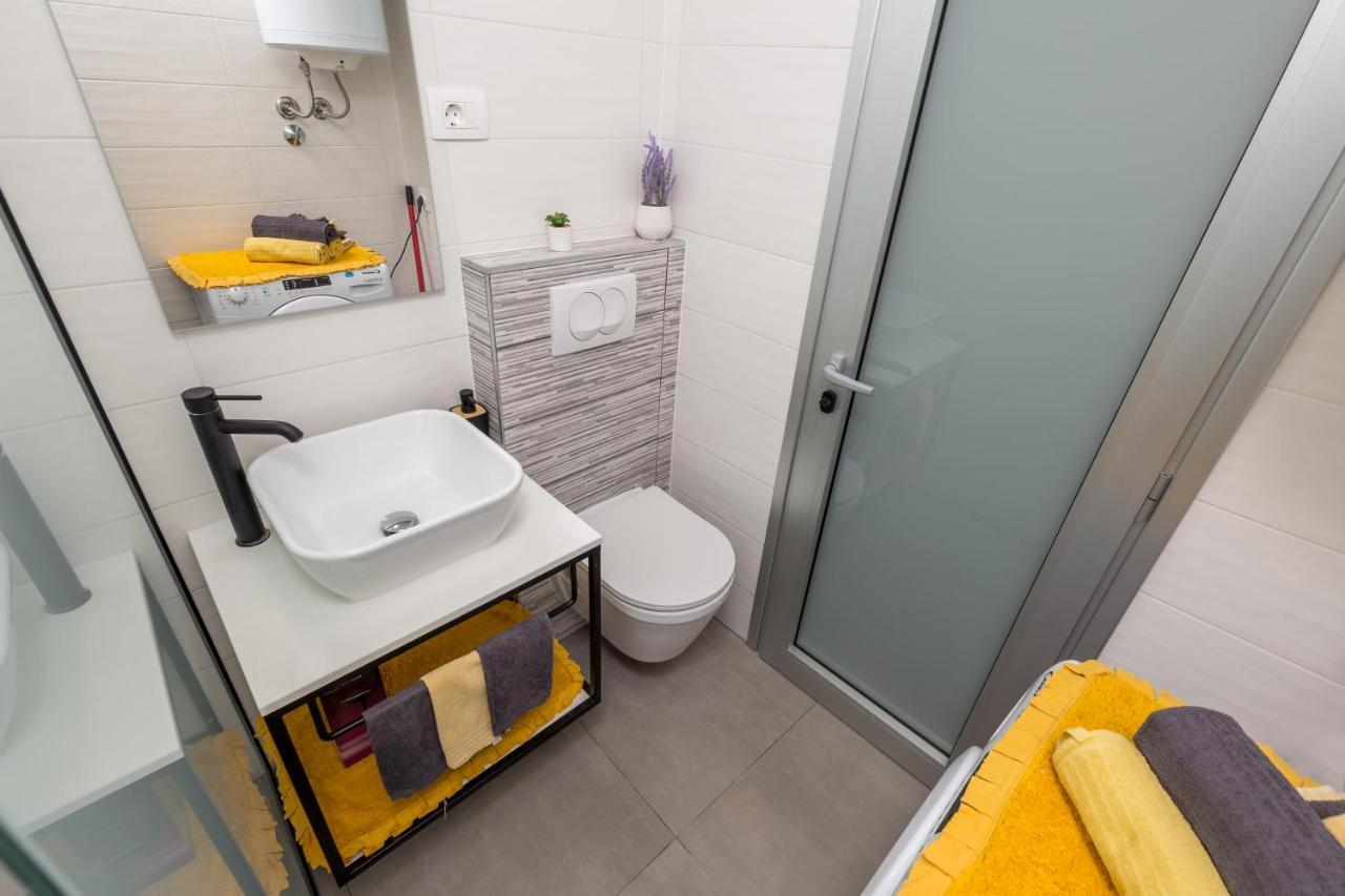 Sunny Studio Apartment With Balcony Rijeka Buitenkant foto